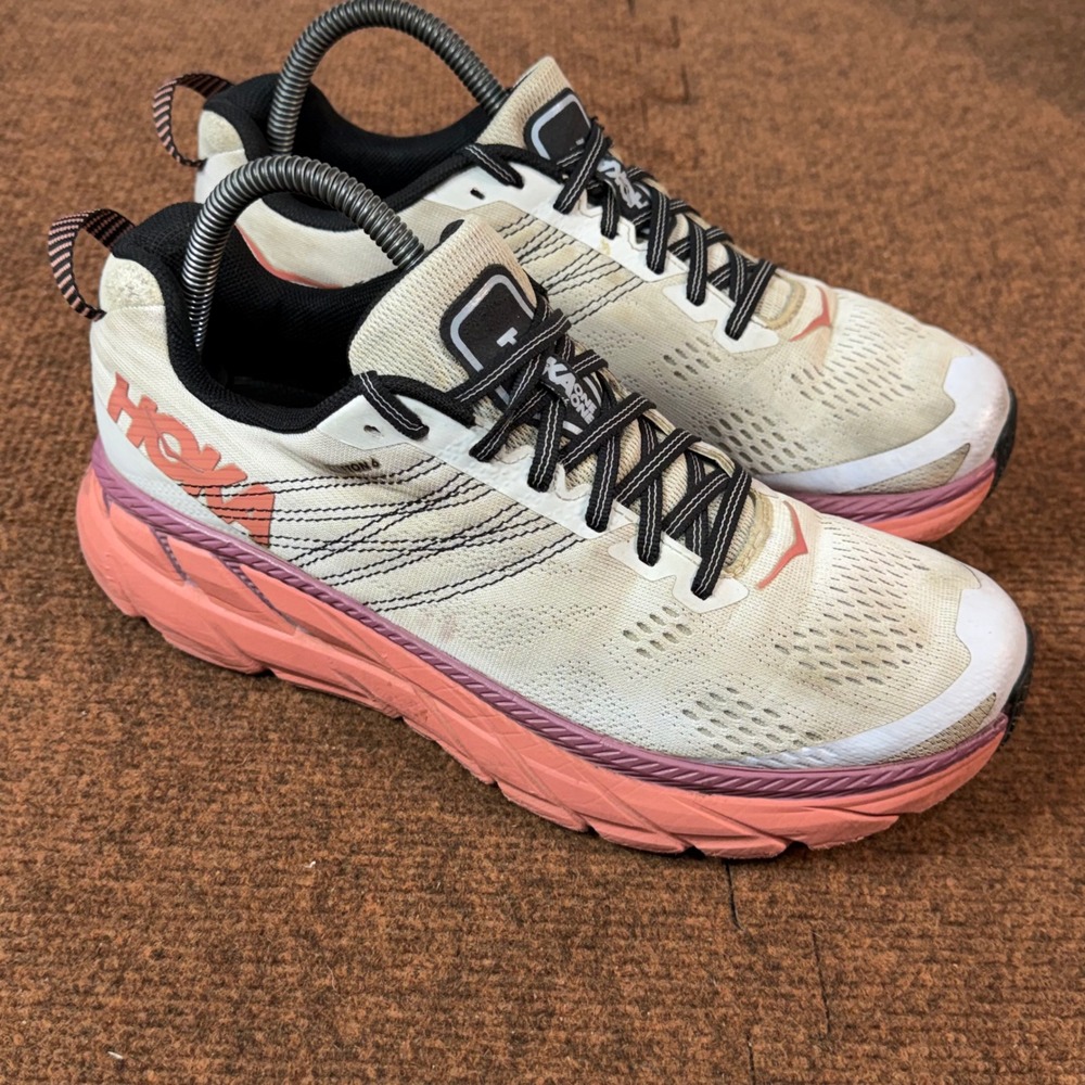 C+ gym nHoka One One Clifton 6 Womens Running Shoes Cream Coral Size 8.5 1102873